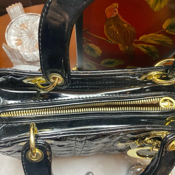 Black Patent Leather Handbag - Picture 3 of 8